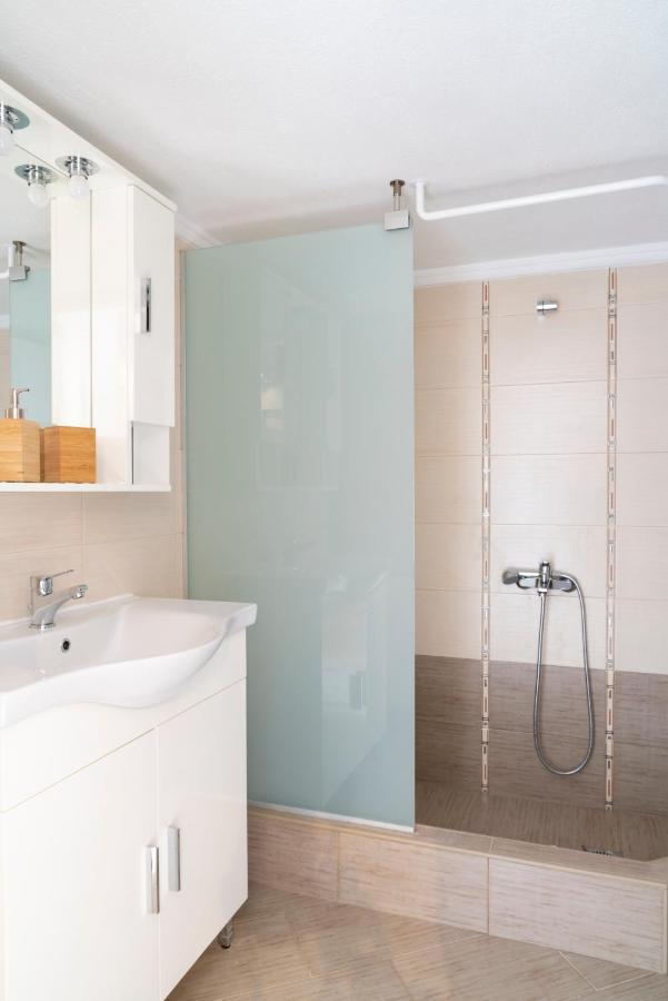 Alexandros Maisonettes & Apartments Неа Мудания Екстериор снимка