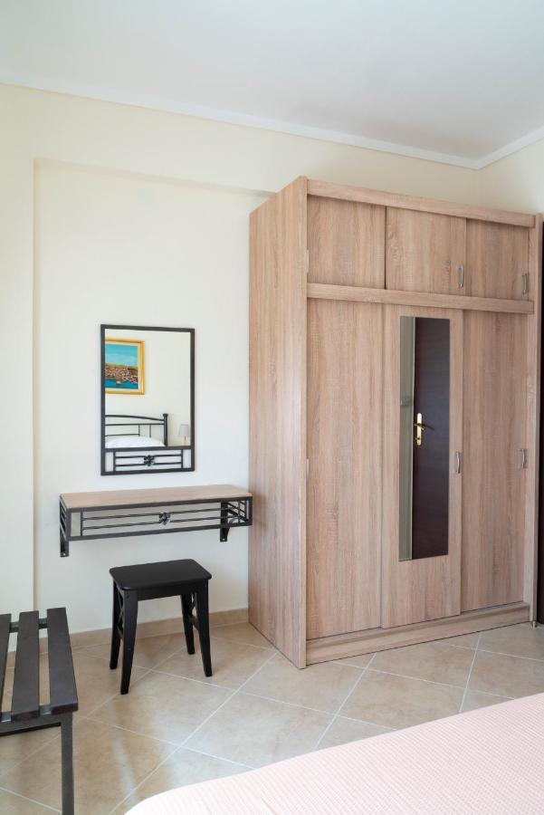 Alexandros Maisonettes & Apartments Неа Мудания Екстериор снимка