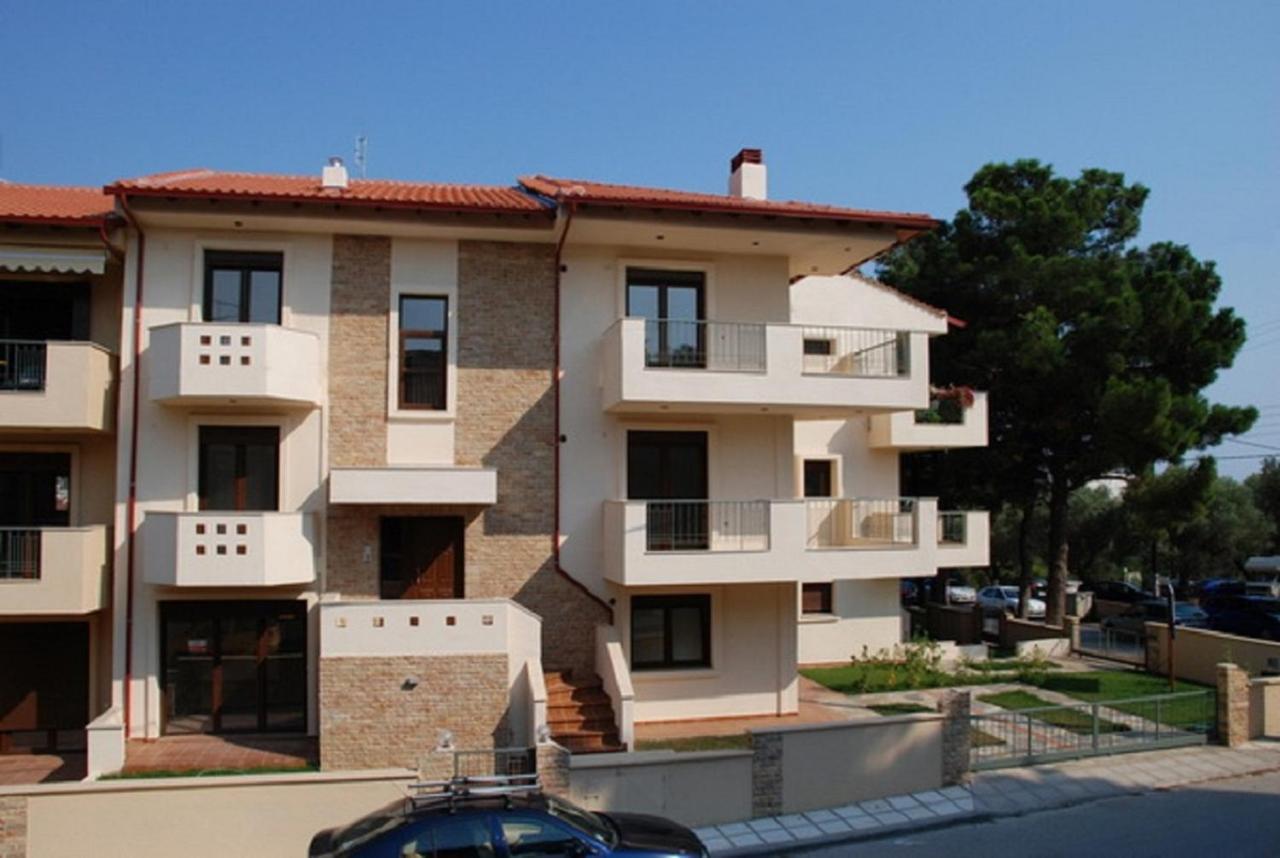 Alexandros Maisonettes & Apartments Неа Мудания Екстериор снимка