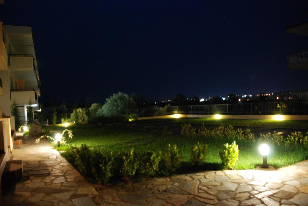 Alexandros Maisonettes & Apartments Неа Мудания Екстериор снимка